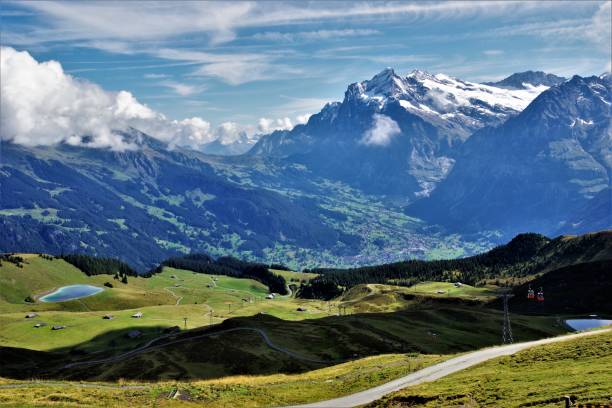 el retroceso de los glaciares y neveros de las montañas de suiza del macizo del jungfrau en el oberland bernés en otoño 2018 - silberhorn fotografías e imágenes de stock