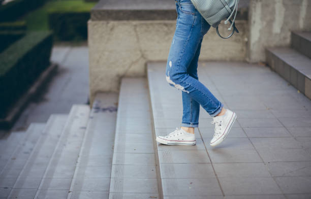 woman going down the stairs - shoe leaving women summer imagens e fotografias de stock