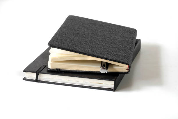 maquete de pilha de livros - book black isolated on white note pad - fotografias e filmes do acervo