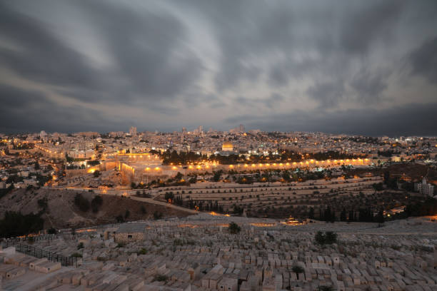 jerozolima stare miasto zachód słońca noc widok z lotu ptaka - jerusalem israel skyline panoramic zdjęcia i obrazy z banku zdjęć