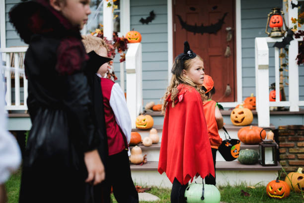 istock Little kids trick or treating 1031444382