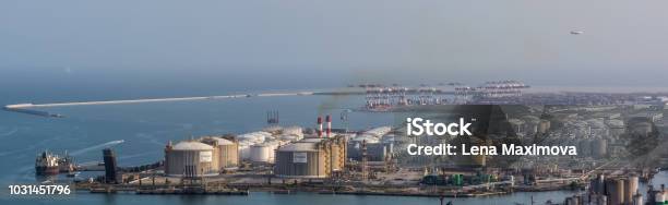 Plano Sobre La Estación De Energía De Barcelona Foto de stock y más banco de imágenes de Contaminación ambiental - Contaminación ambiental, Cultura mediterránea, Mar Mediterráneo
