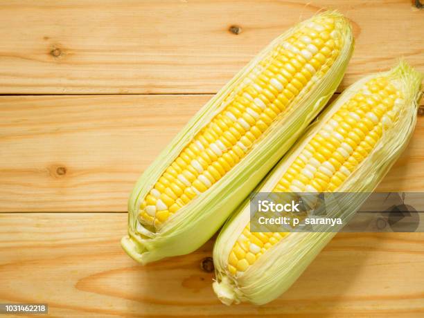 Oren Van Bicolor Suikermaïs Stockfoto en meer beelden van Maïs - Groente - Maïs - Groente, Bontbladig, Suikermais