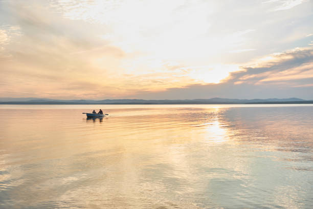 boat on a lake in the mountains - family kayaking kayak canoeing imagens e fotografias de stock