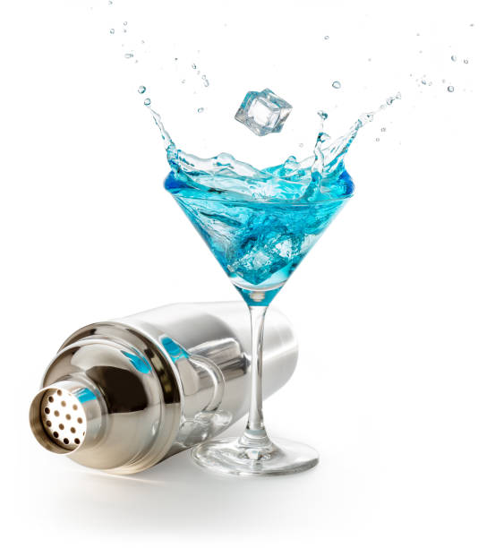 shaker e cocktail blu schizzi - cocktail transparent cocktail shaker glass foto e immagini stock