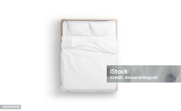 Cama Blanca En Blanco Imitan Para Arriba La Vista Superior Aislada Foto de stock y más banco de imágenes de Cama