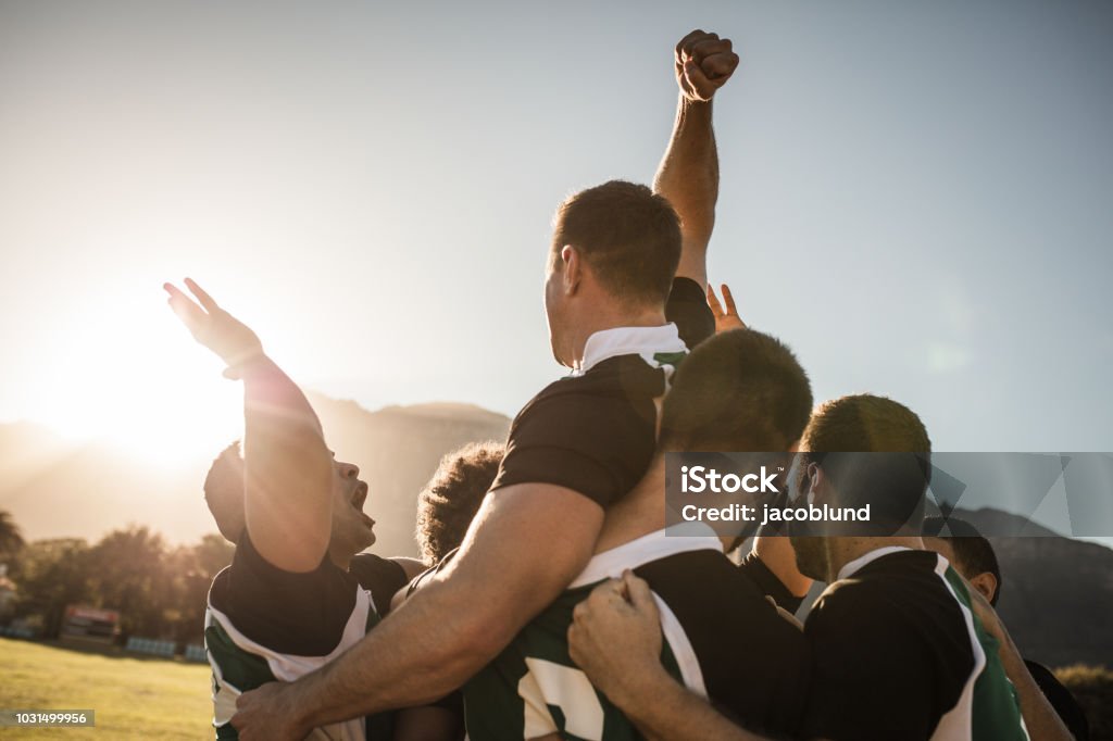 Celebrando la victoria de rugby - Foto de stock de Rugby - Deporte libre de derechos