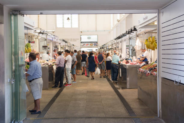 produits d’intérieur marché espagne - market stall spain fruit trading photos et images de collection