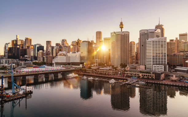 sydney darling harbour cityscape al sunrise australia - darling harbor foto e immagini stock