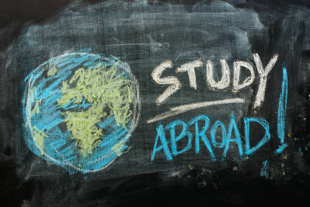 研究留学のコンセプト - travel globe student journey ストックフォトと画像
