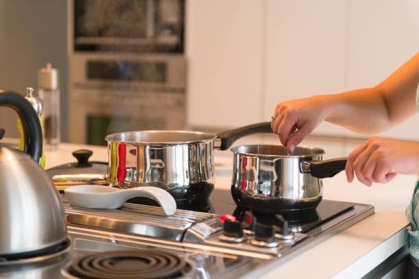 istock Cooking spaghetti in a pot with boiling water 1031619900