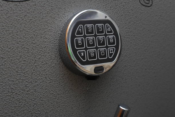 cyfrowa klawiatura kombinowa bezpieczna - safe vaulted door combination lock door zdjęcia i obrazy z banku zdjęć