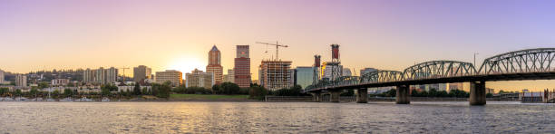 sunset over portland oregon city skyline along willamette river waterfront - portland oregon oregon waterfront city imagens e fotografias de stock