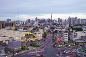 die-stadt-bangkok-und-wolkenkratzer.jpg?b=1&s=170x170&k=20&c=bUQI3CxKFrH0cj9g3hNMQiNPIG4gVjwatrpLxFpgkbM=