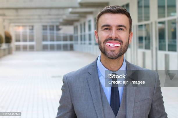 Foto de Homem Com Um Sorriso Sujo Nojento e mais fotos de stock de Escritório - Escritório, Homens, Pessoas