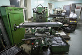 spanabhebende-werkzeugmaschinen-in-der-fabrik.jpg?b=1&s=170x170&k=20&c=O8H01F2M-StqsZdv8bjIeiRuNi6DelIiMKUAGgBSNHA=