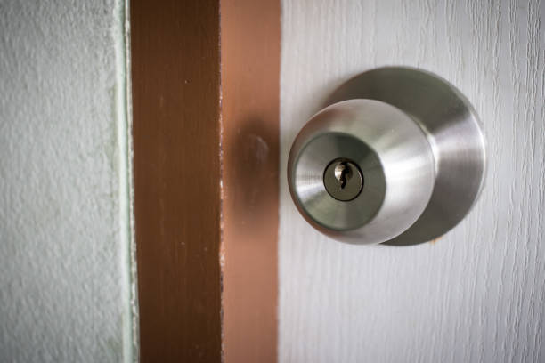 istock Door knob on white door texture background 1031959824