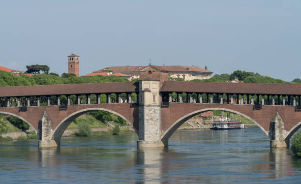 ponte coperto bridge, pavia, lombardy, italy - europe arch bridge stone bridge covered bridge imagens e fotografias de stock