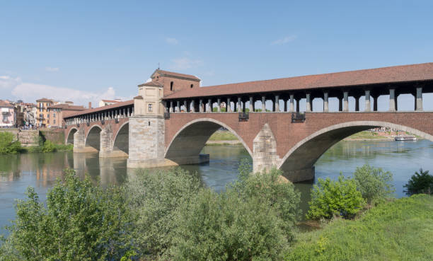 ponte coperto brücke, pavia, lombardei, italien - europe arch bridge stone bridge covered bridge stock-fotos und bilder