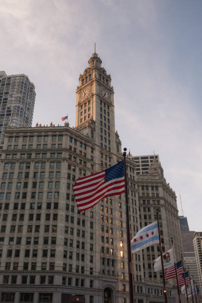de chicago - american flag architectural feature architecture chicago - fotografias e filmes do acervo