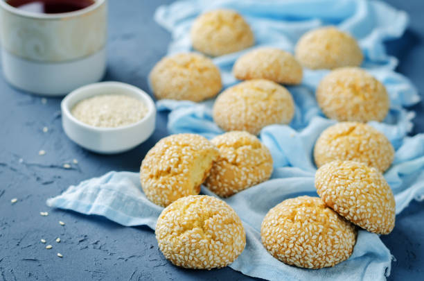 istock Italian sesame cookies with sesame seeds 1032205592