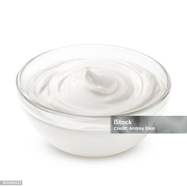 Saure Sahne In Glas Mayonnaise Joghurt Isoliert Auf Weißem Hintergrund Clippingpfad Voller Schärfentiefe Stockfoto und mehr Bilder von Joghurt