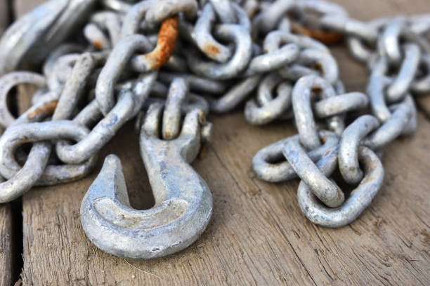 istock Steel Industrial tow Chain Close Up 1032343762