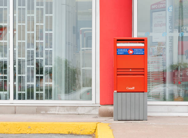 Mini Canada Post Box 30+ Canada Post Box fotos de stock, imagens e fotos royalty-free - iStock