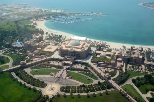 дворец эмирейтс, абу-даби, оаэ - emirates palace hotel стоковые фото и изображения