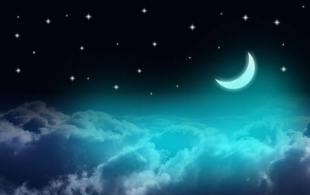 luna sobre nubes en una noche estrellada - luna creciente fotografías e imágenes de stock