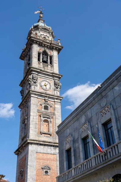 varese, itália: campanário antigo e histórico palácio - varese - fotografias e filmes do acervo