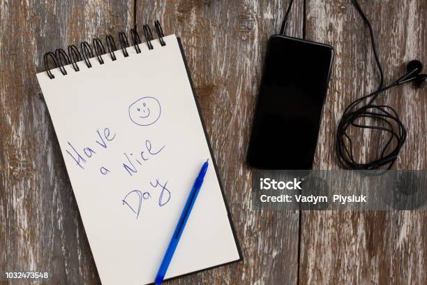 Foto de Caderno Branco Com Uma Caneta Azul Está Mentindo Sobre O Velho Fundo Vintage Tenha Foto de Caderno Branco Com Uma Caneta Azul Está Mentindo Sobre O Velho Fundo Vintage Tenha