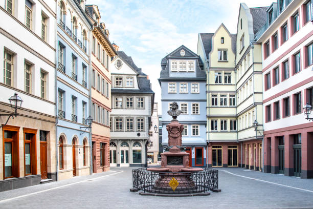New Frankfurt Old Town Rebuilt Old Town in Frankfurt historic district stock pictures, royalty-free photos & images