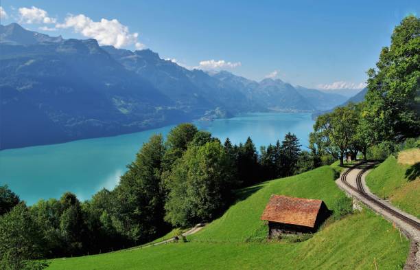 上昇、カントンのスイス、ベルンにて、125 を介してブリエンツロート歳スチーム山登山鉄道 - 最も古く、世界で最も急勾配。 - switzerland lake brienz european alps ストックフォトと画像