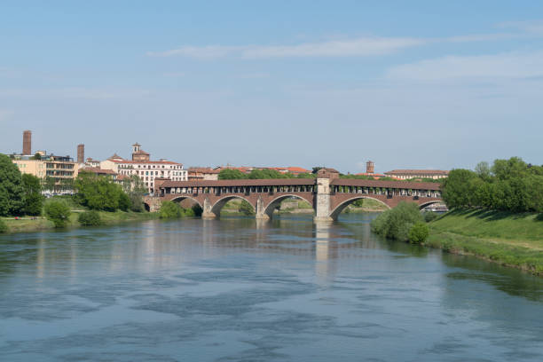 ponte coperto bridge, pavia, lombardy, italy - europe arch bridge stone bridge covered bridge imagens e fotografias de stock