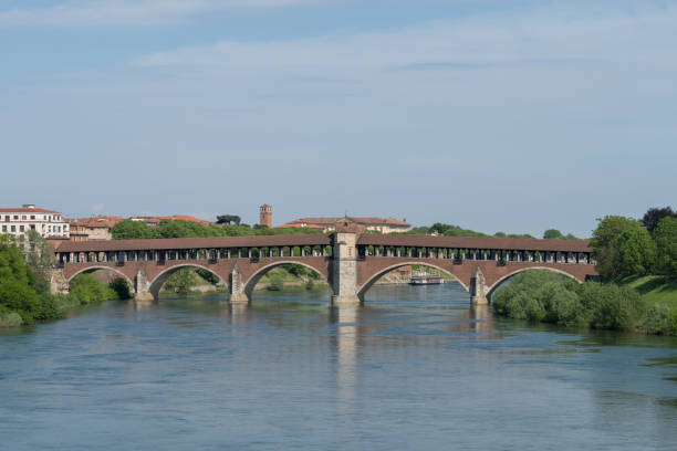 ponte coperto brücke, pavia, lombardei, italien - europe arch bridge stone bridge covered bridge stock-fotos und bilder