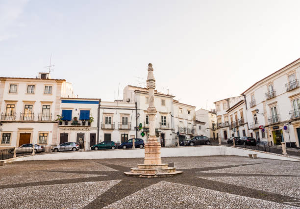 Central square of Estremoz with a marble pillory Estremoz, Portugal – August 23, 2018: Central square of Estremoz with a marble pillory in Manueline style. medieval restraints stock pictures, royalty-free photos & images