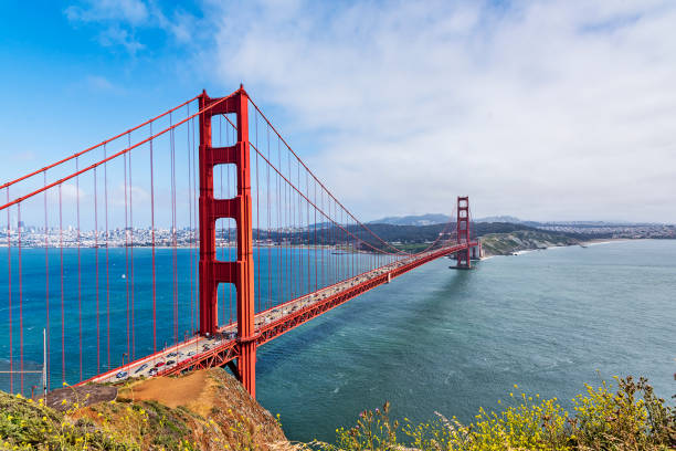 golden gate bridge on a sunny day - bay san francisco county residential district aerial view imagens e fotografias de stock