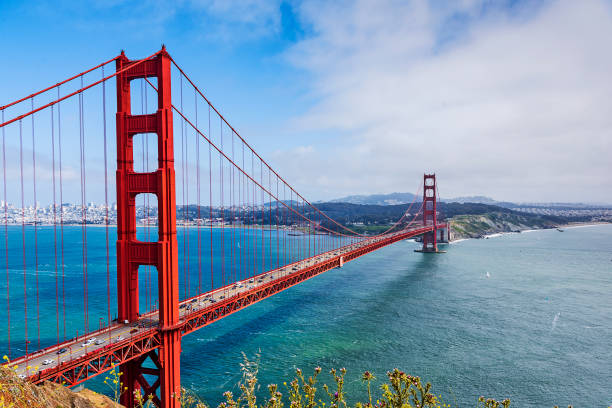 stretto della porta d'oro - golden gate bridge san francisco county bridge skyline foto e immagini stock