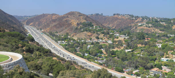 Sepulveda Pass - Interstate 405 - Los Angeles Interstate 405 at the Sepulveda pass. Sepulveda Pass connects the Los Angeles Basin to the San Fernando Valley through the Santa Monica Mountains in Los Angeles. It is crossed by the San Diego Freeway (I-405) and Sepulveda Boulevard. Heavy traffic on the pass is common occurence throughout the day. san diego freeway stock pictures, royalty-free photos & images