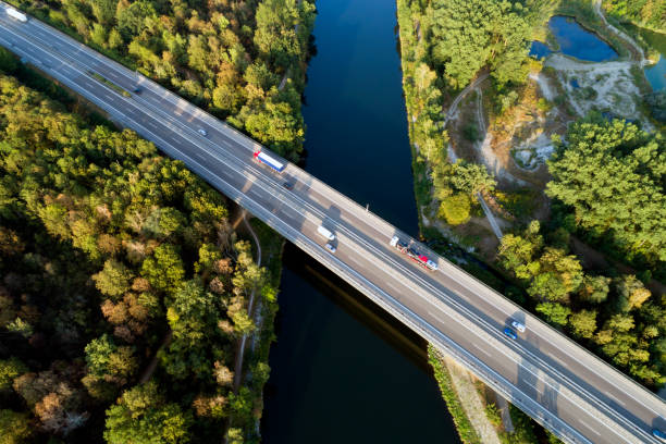 ponte autostradale, vista aerea - motor vehicle outdoors crowd landscape foto e immagini stock