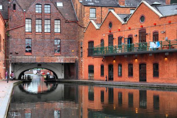 istock Gas Street Basin 1032739870