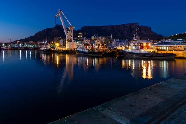 lever de soleil victoria et alfred harbour, cape town - victoria and alfred photos et images de collection