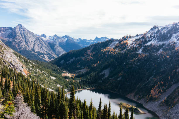 istock North Cascades Mountains in Autumn 1032917258