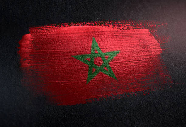 bandeira de marrocos feita da escova metálica pintura na parede escura grunge - moroccan flag - fotografias e filmes do acervo