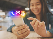 asiatische-frau-hand-mit-smartphone-mit-symbol-telefon-e-mail-und-adresse-kontaktieren-sie-uns.jpg?b=1&s=170x170&k=20&c=bCGW073kcsUKBan1zGo7NU2SS-UMJ-YKJtRxHnTtyiI=