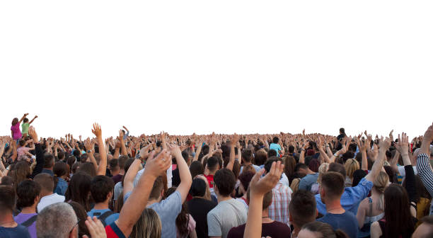 molte persone felici con le mani alzate - concert crowd foto e immagini stock