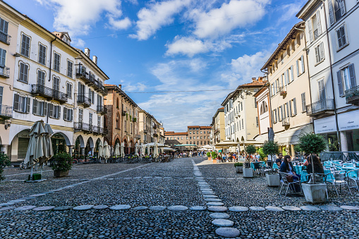 Piazza della Vittoria en Pavia, Lombardía, Italia photo