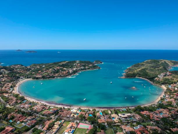 spiaggia di ferradura a buzios brasile - buzios foto e immagini stock