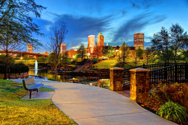 centro da cidade de tulsa, oklahoma - oklahoma - fotografias e filmes do acervo